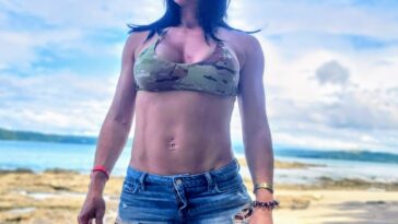 Jodi Rund fitness model beach abs in multicam bikini